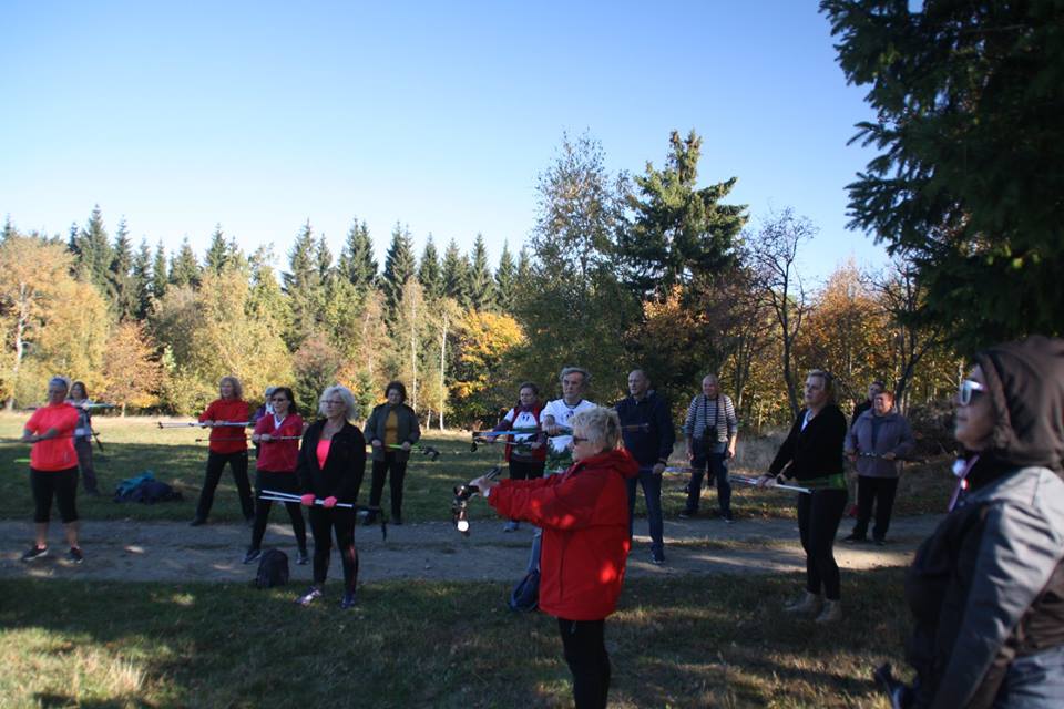 Drapiki i Pasjonaci Nordic Walking weszli na Górę Szybowcową
