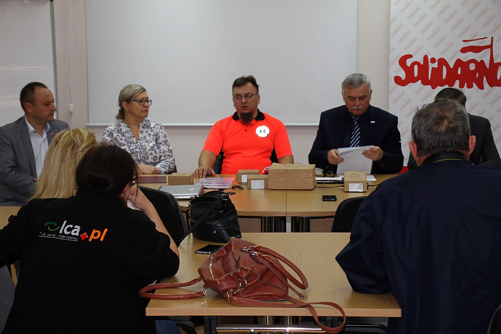 Solidarność zakupiła i przekazała pogotowiu detektory CO