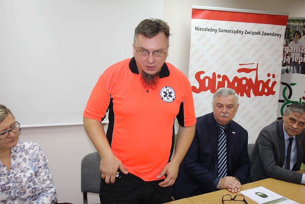 Solidarność zakupiła i przekazała pogotowiu detektory CO