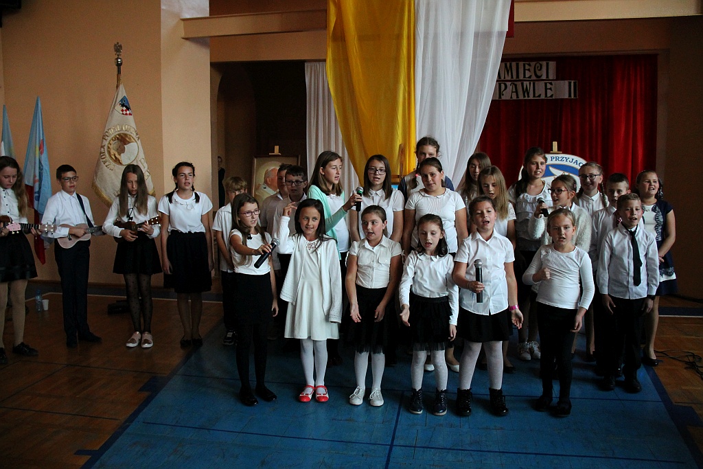 Pieśnią i poezją wspominali św. Jana Pawła II