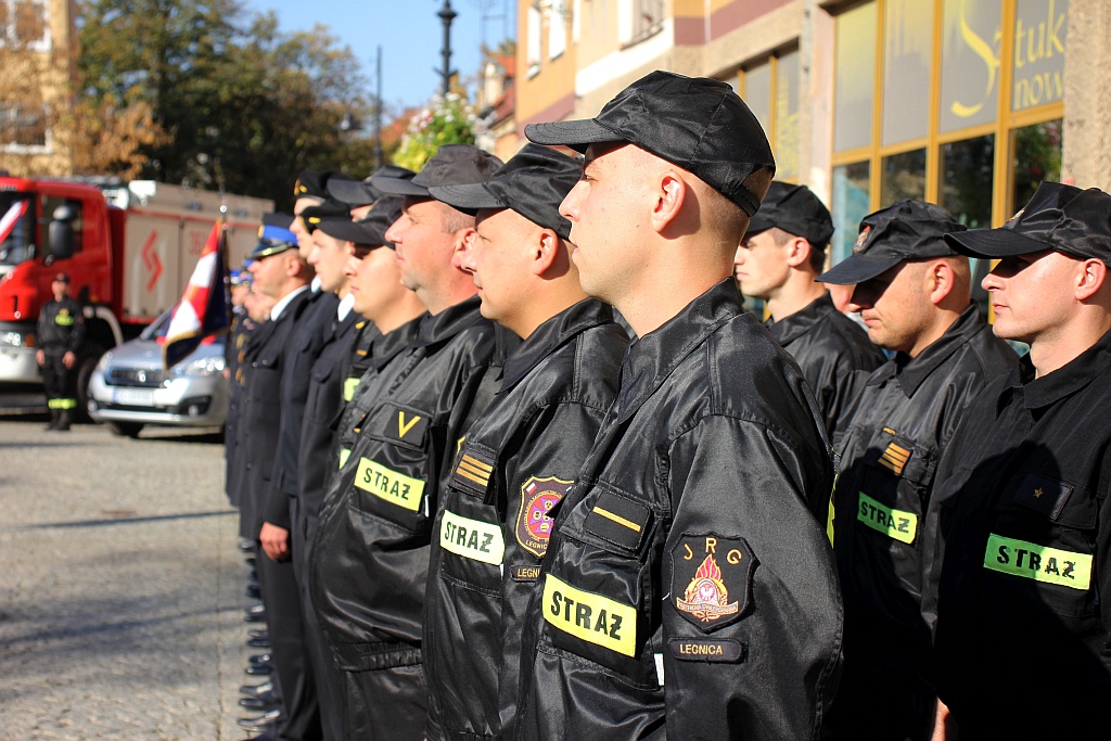 Przekazanie strażakom czterech nowych wozów bojowych