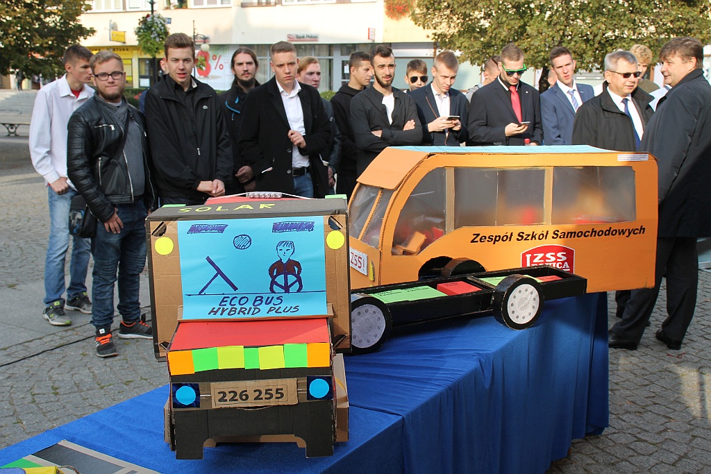 Cztery autobusy o napędzie hubrydowym w Legnicy