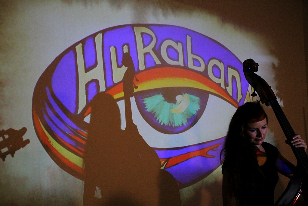 Koncert legnickiego tria HuRaban w Galerii Sztuki