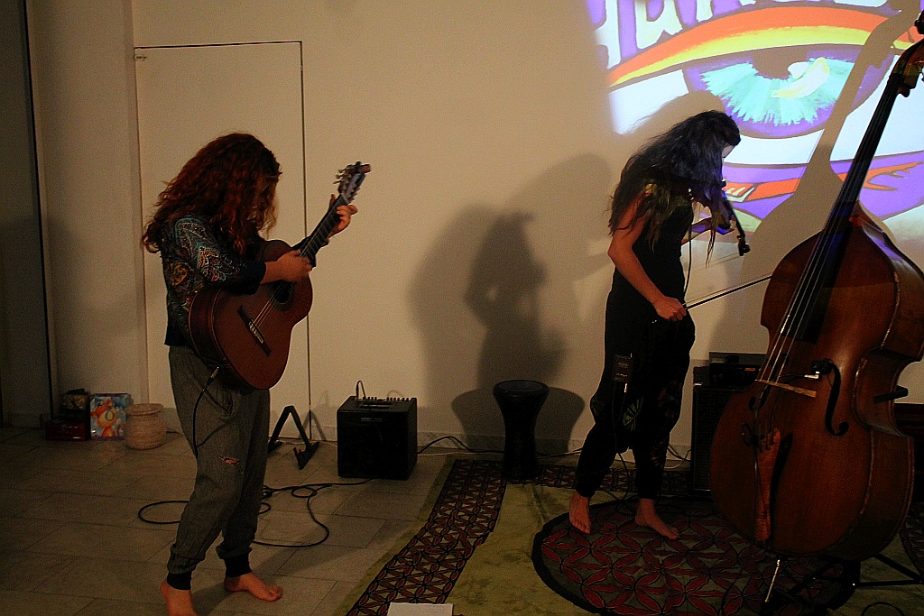 Koncert legnickiego tria HuRaban w Galerii Sztuki
