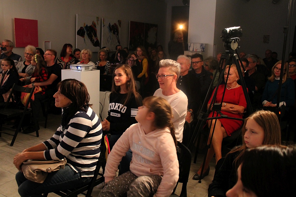 Koncert legnickiego tria HuRaban w Galerii Sztuki