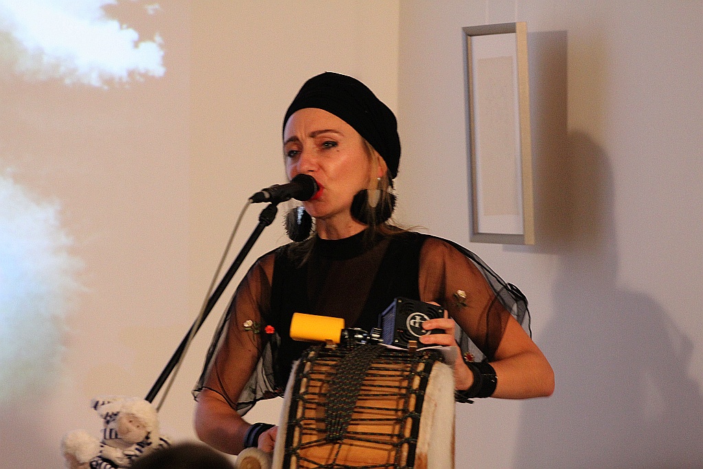Koncert legnickiego tria HuRaban w Galerii Sztuki