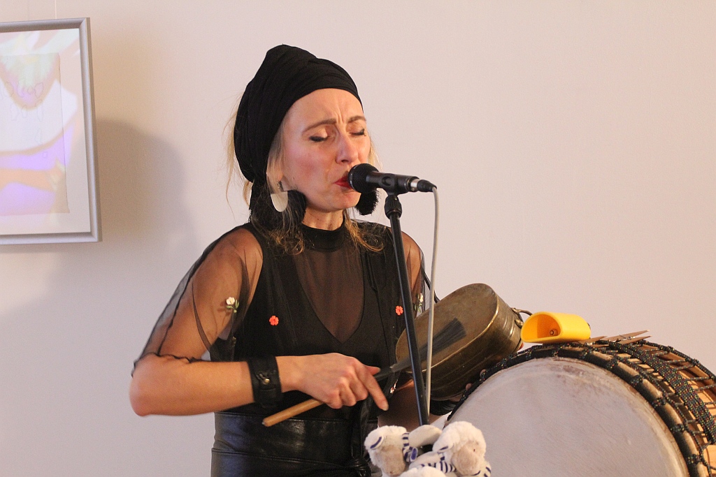 Koncert legnickiego tria HuRaban w Galerii Sztuki