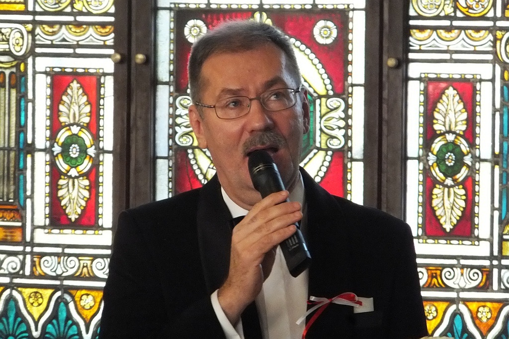 Dolnośląski kurator oświaty zaprosił dyrektorów do śpiewu