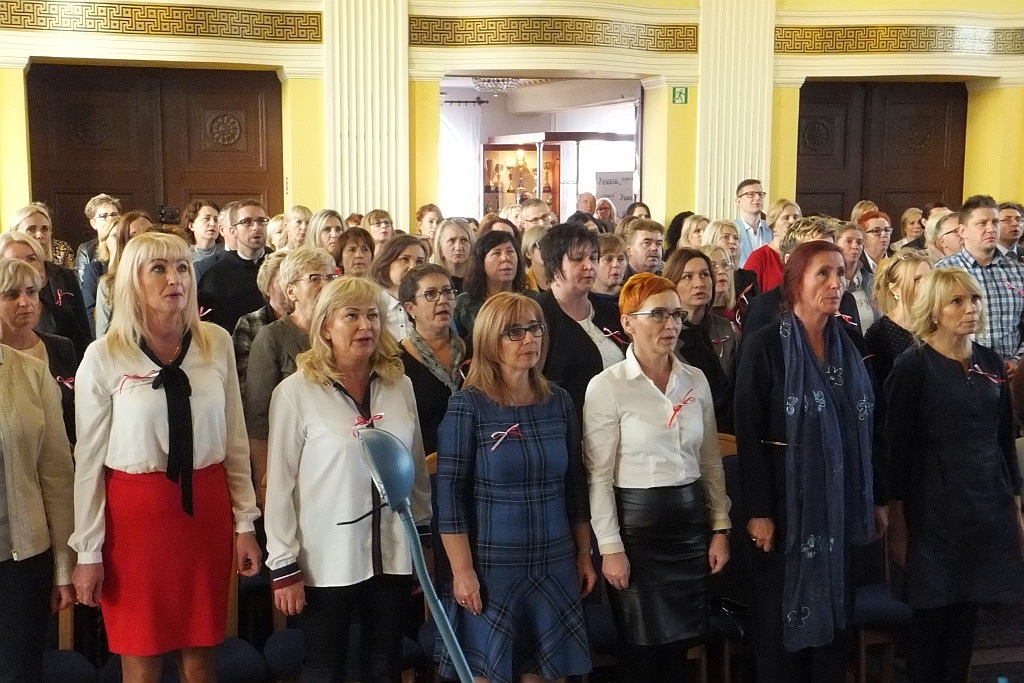 Dolnośląski kurator oświaty zaprosił dyrektorów do śpiewu