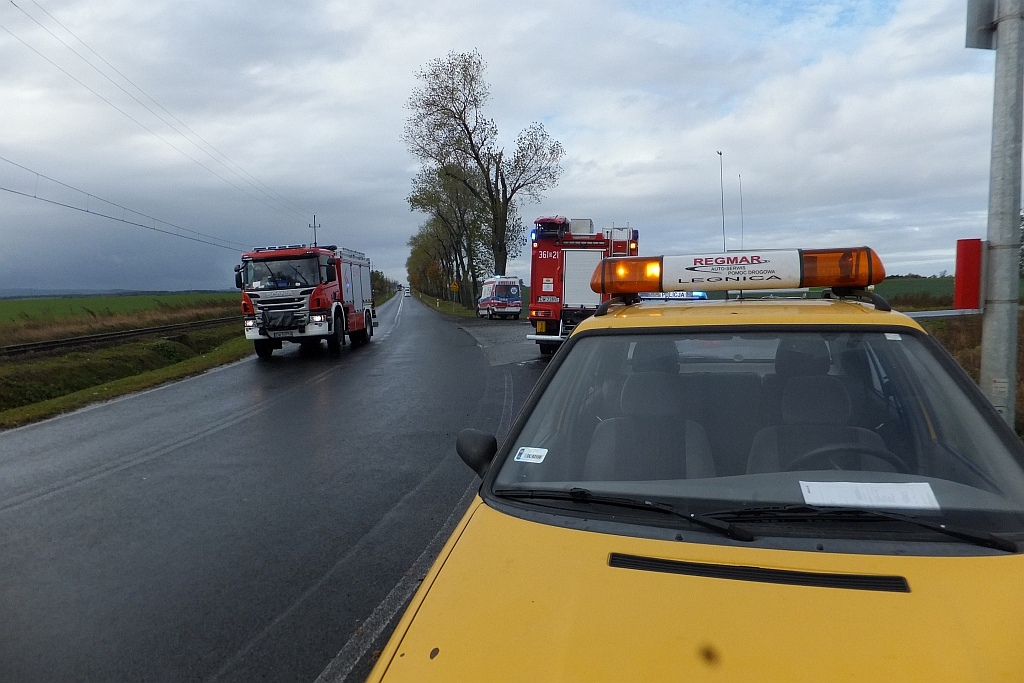 Dachowanie samochodu na trasie Legnica - Złotoryja