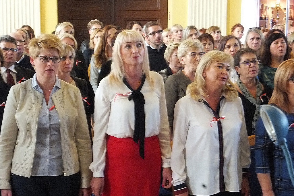 Dolnośląski kurator oświaty zaprosił dyrektorów do śpiewu