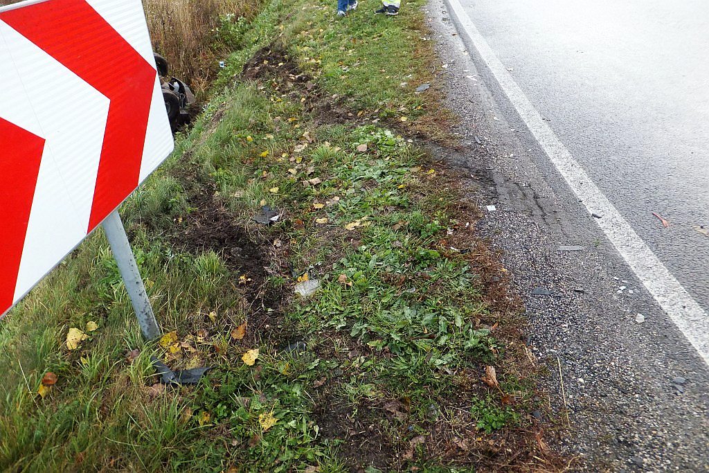 Dachowanie samochodu na trasie Legnica - Złotoryja