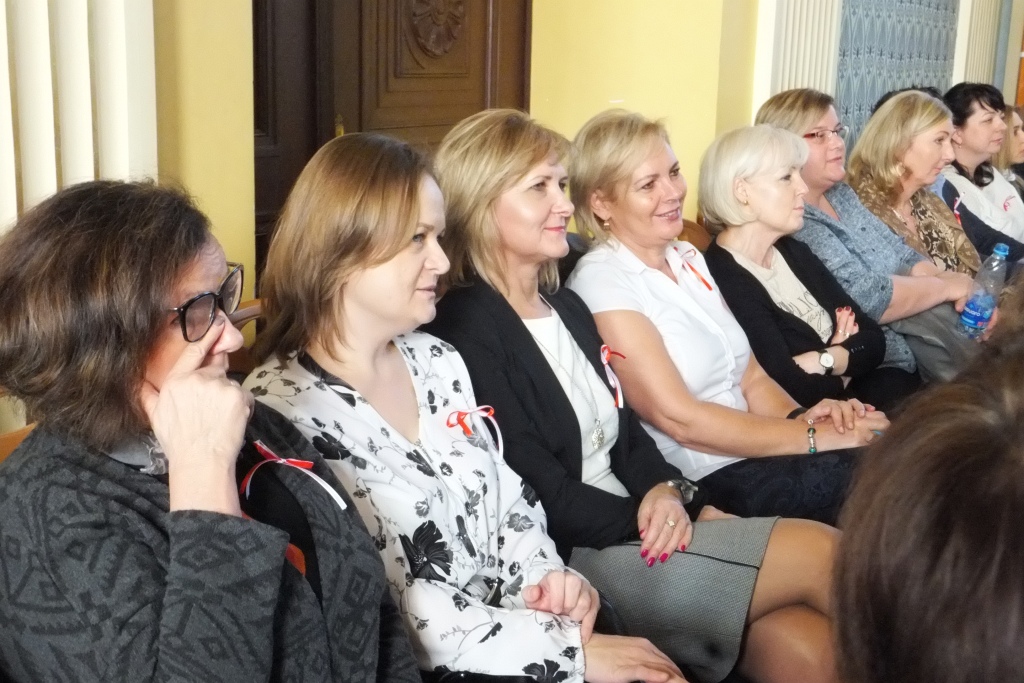 Dolnośląski kurator oświaty zaprosił dyrektorów do śpiewu