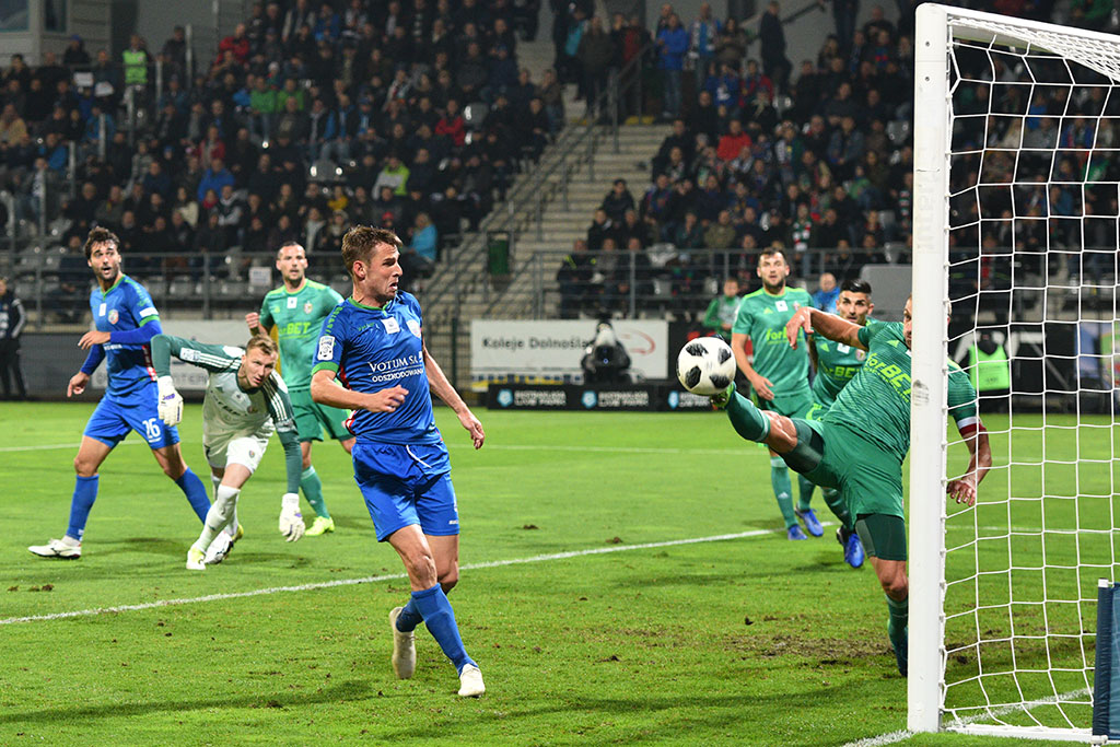 Piłkarze Miedzi Legnica zniknęli na czas derbów	