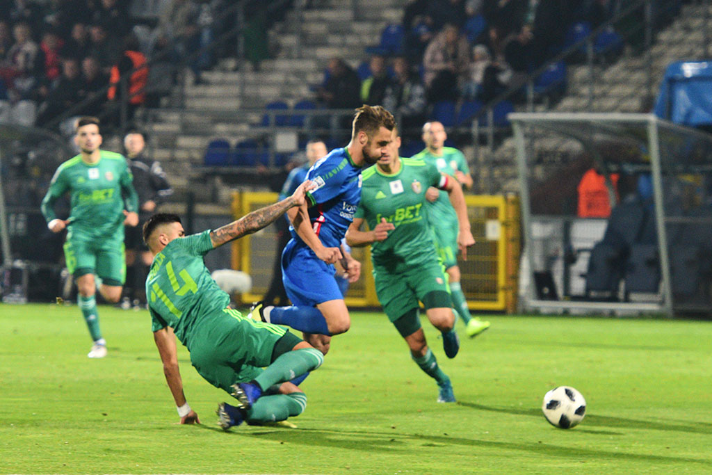 Piłkarze Miedzi Legnica zniknęli na czas derbów	