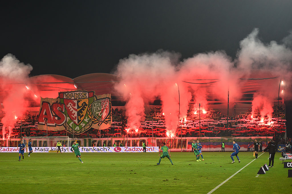 Piłkarze Miedzi Legnica zniknęli na czas derbów	