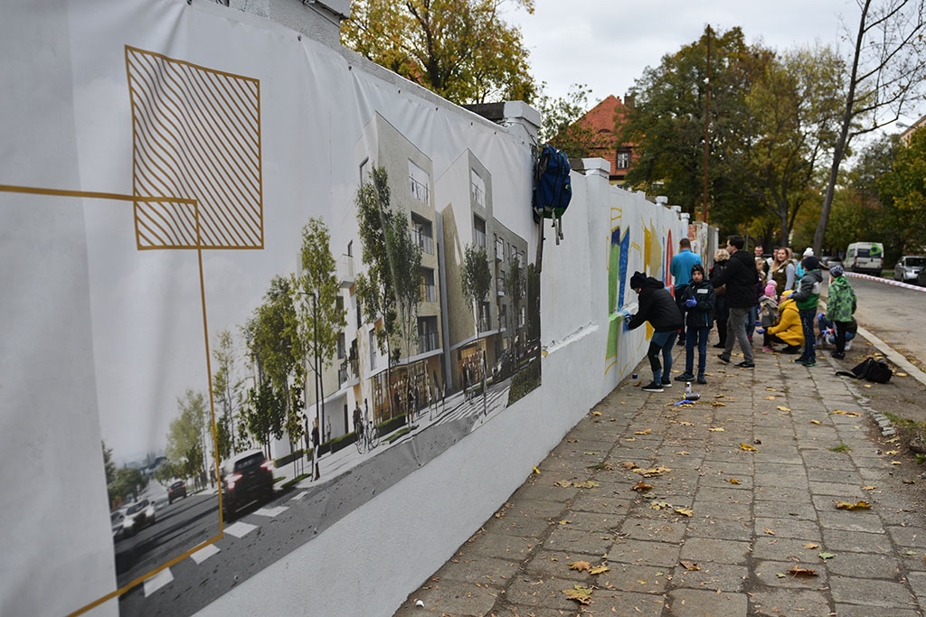 Graffiti powstało na murze okalającym budowę przy Artyleryjskiej