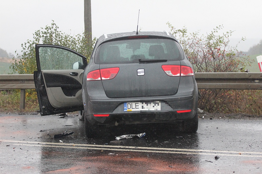 Wypadek na drodze Legnica - Złotoryja. Dwie osoby ranne