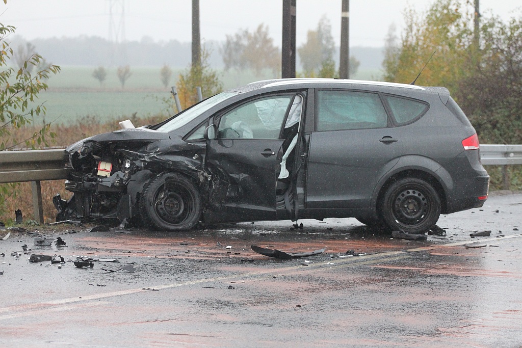 Wypadek na drodze Legnica - Złotoryja. Dwie osoby ranne