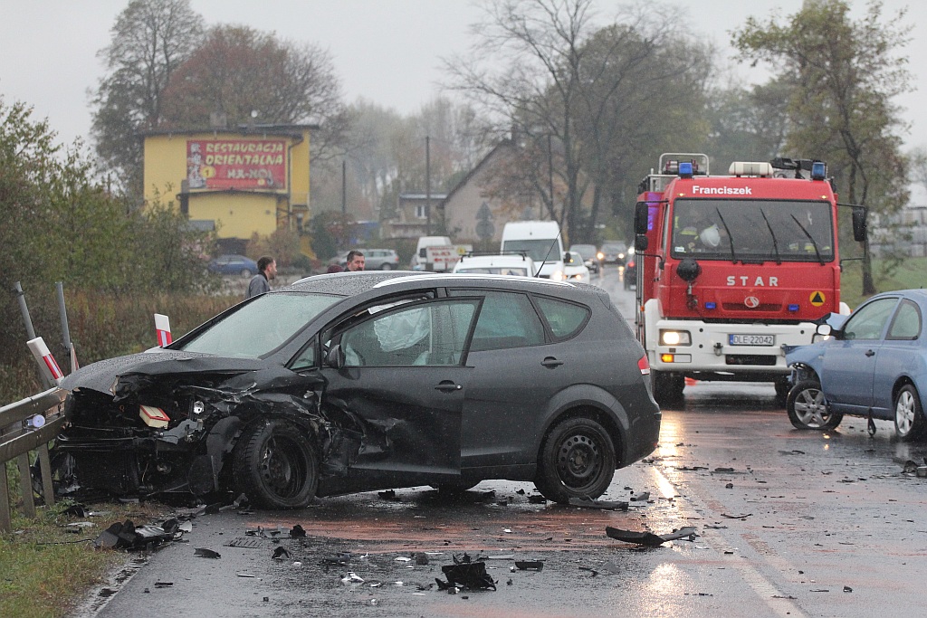 Wypadek na drodze Legnica - Złotoryja. Dwie osoby ranne
