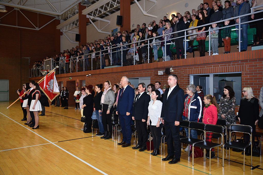 W SP nr 20 odbyło się pasowanie na pierwszoklasistę