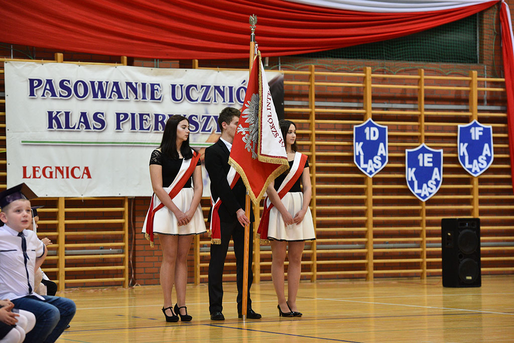 W SP nr 20 odbyło się pasowanie na pierwszoklasistę