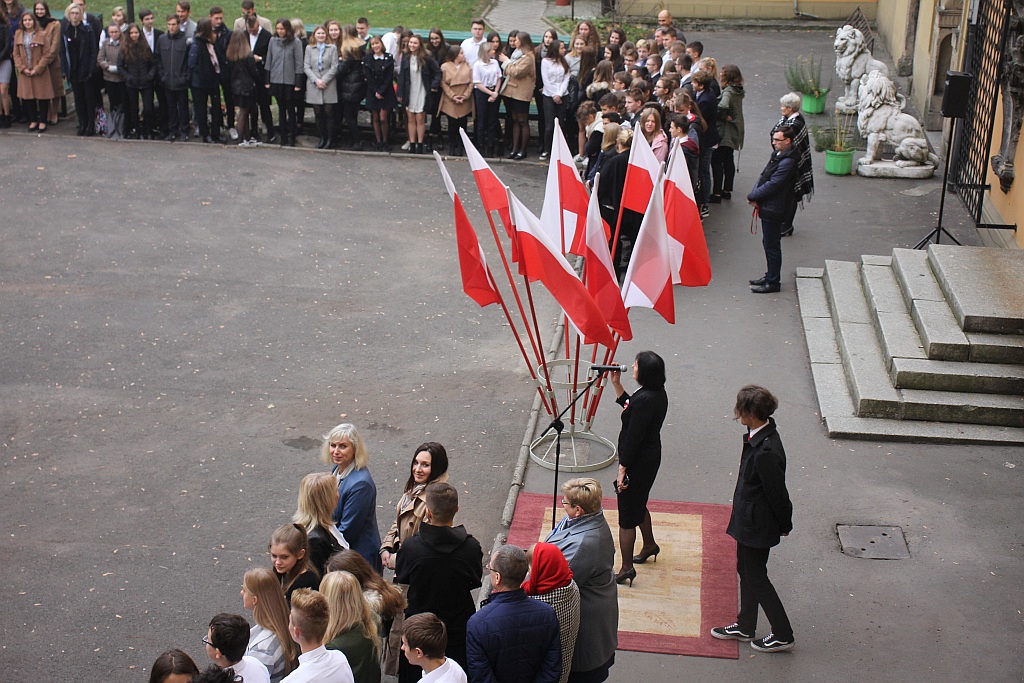 Równo o 11:11 w I Liceum Ogólnokształcącym zaśpiewano hymn