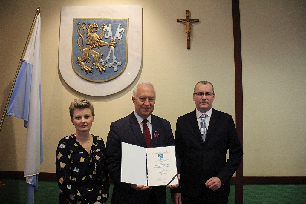 W Ratuszu prezydent i radni odebrali zaświadczenia