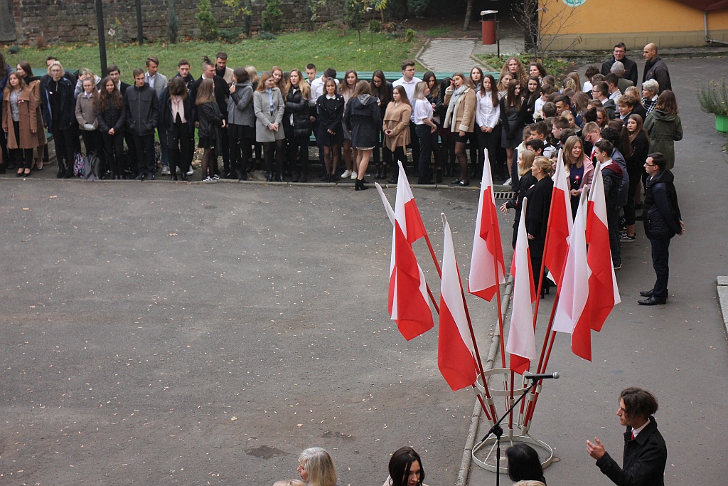 Równo o 11:11 w I Liceum Ogólnokształcącym zaśpiewano hymn