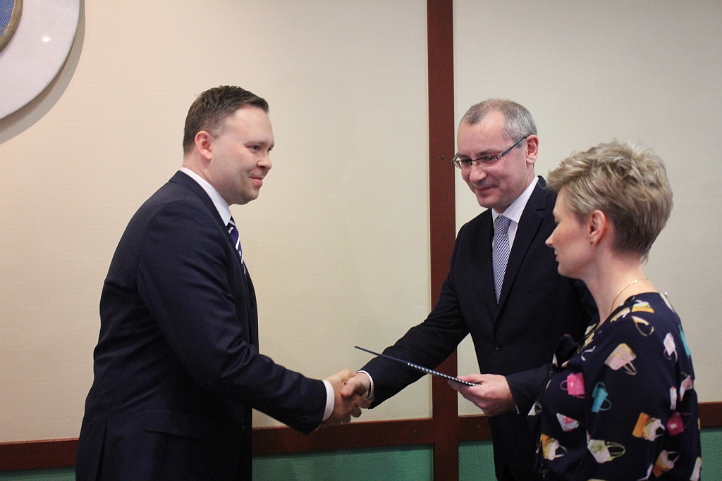W Ratuszu prezydent i radni odebrali zaświadczenia