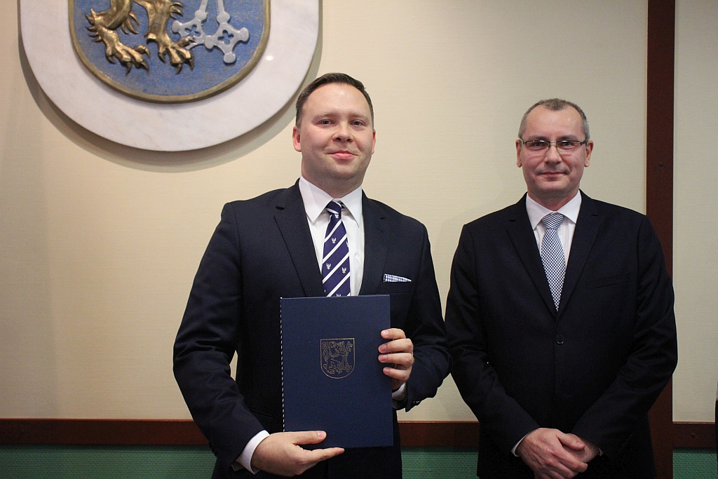 W Ratuszu prezydent i radni odebrali zaświadczenia