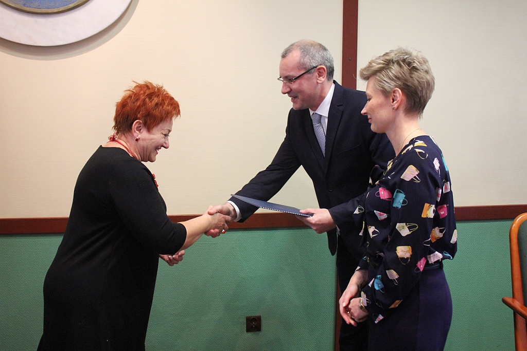 W Ratuszu prezydent i radni odebrali zaświadczenia