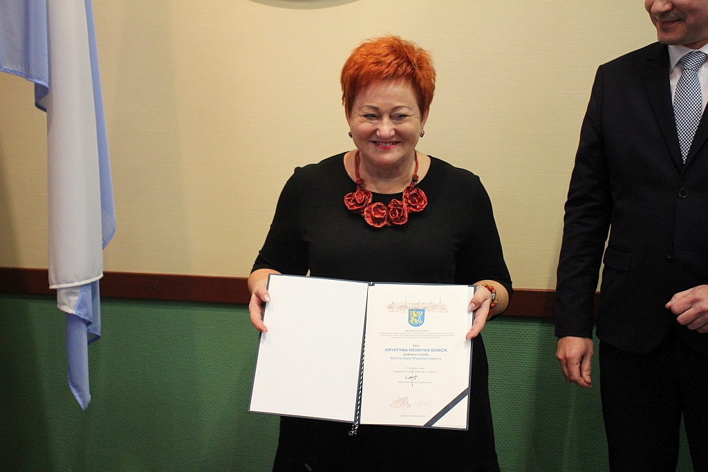 W Ratuszu prezydent i radni odebrali zaświadczenia