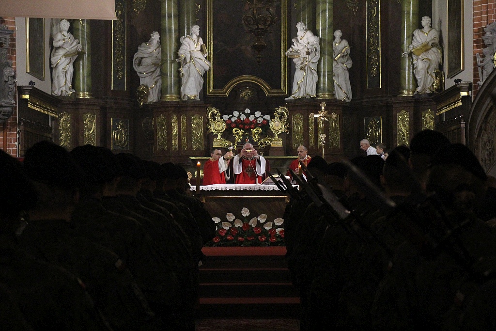 Msza św. w intencji poległych w obronie Ojczyzny. Apel Poległych