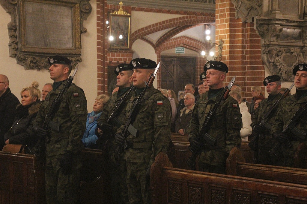 Msza św. w intencji poległych w obronie Ojczyzny. Apel Poległych