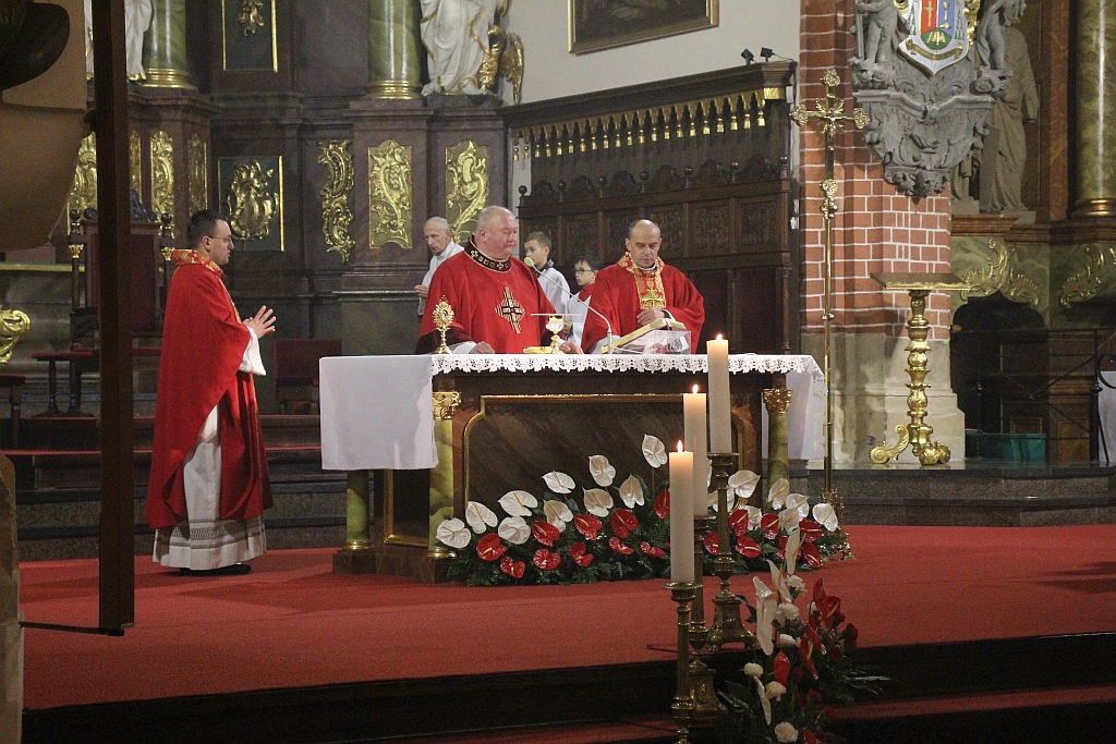 Msza św. w intencji poległych w obronie Ojczyzny. Apel Poległych