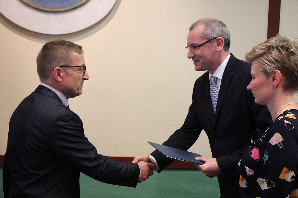 W Ratuszu prezydent i radni odebrali zaświadczenia
