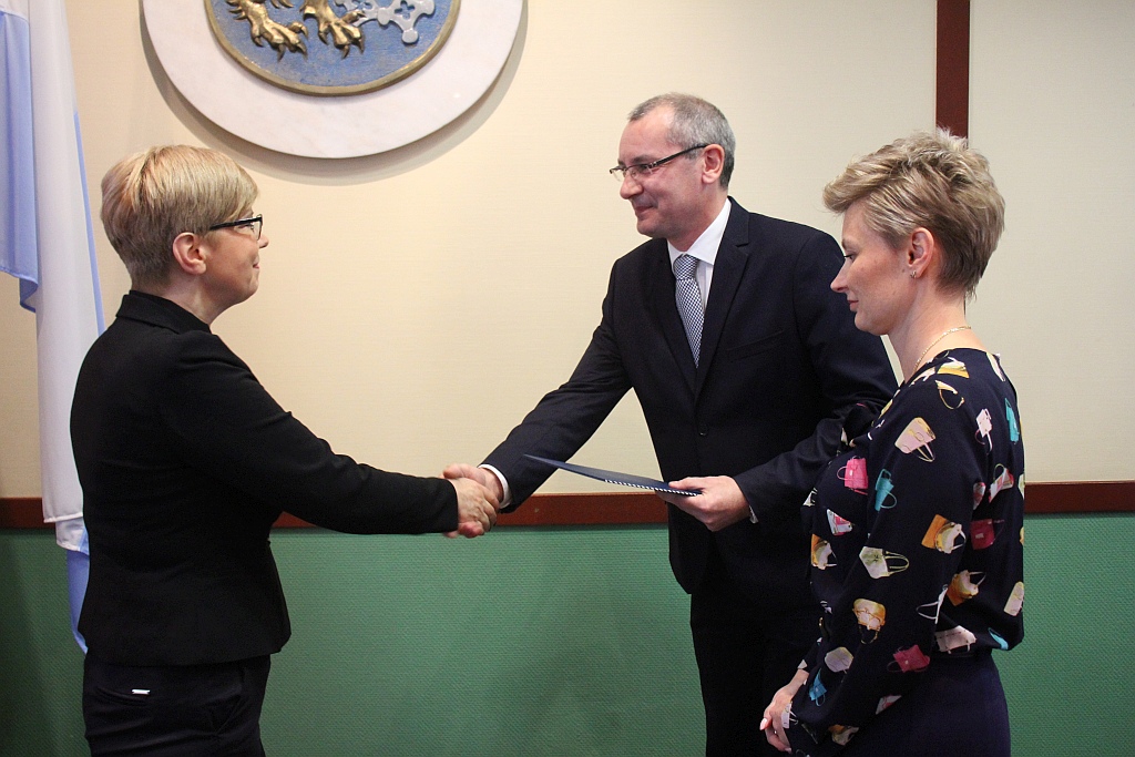 W Ratuszu prezydent i radni odebrali zaświadczenia