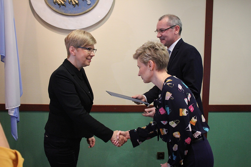 W Ratuszu prezydent i radni odebrali zaświadczenia