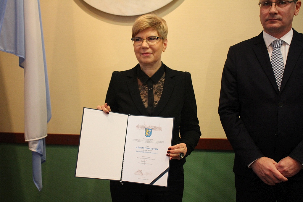 W Ratuszu prezydent i radni odebrali zaświadczenia
