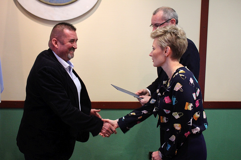 W Ratuszu prezydent i radni odebrali zaświadczenia