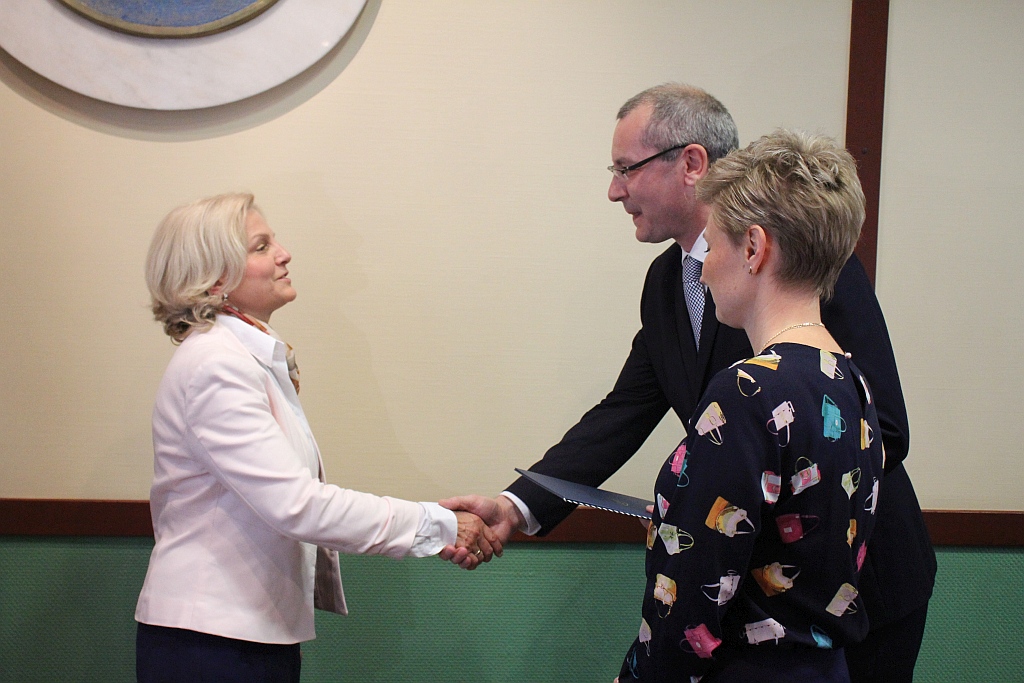 W Ratuszu prezydent i radni odebrali zaświadczenia