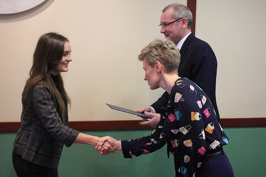 W Ratuszu prezydent i radni odebrali zaświadczenia
