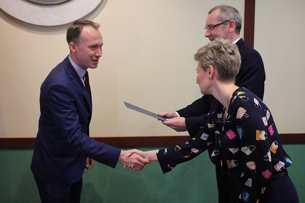 W Ratuszu prezydent i radni odebrali zaświadczenia