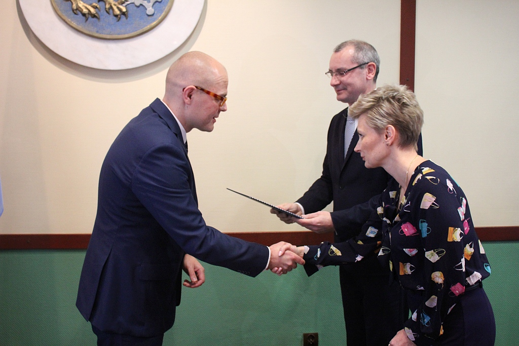 W Ratuszu prezydent i radni odebrali zaświadczenia