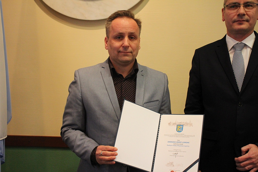 W Ratuszu prezydent i radni odebrali zaświadczenia