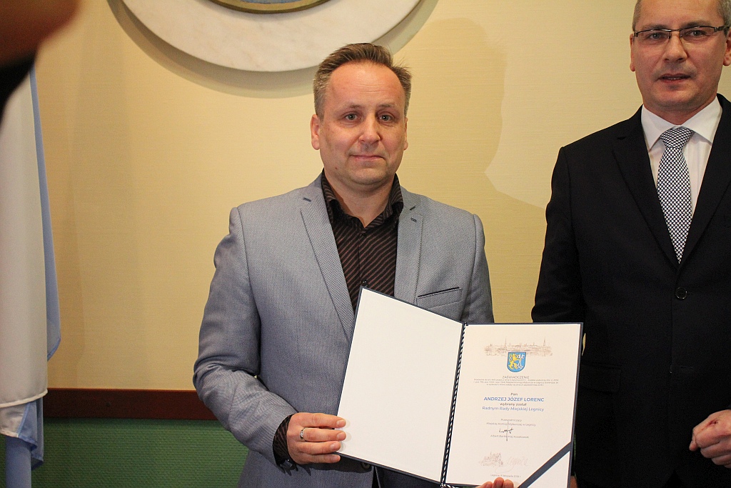 W Ratuszu prezydent i radni odebrali zaświadczenia