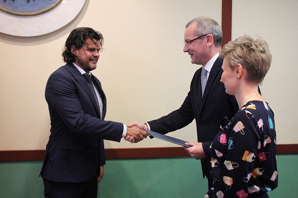 W Ratuszu prezydent i radni odebrali zaświadczenia