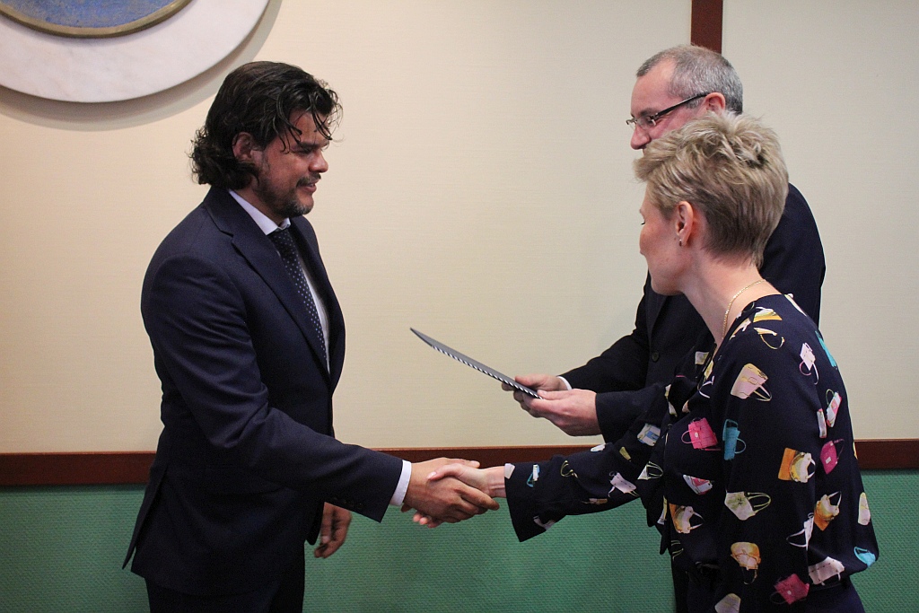 W Ratuszu prezydent i radni odebrali zaświadczenia