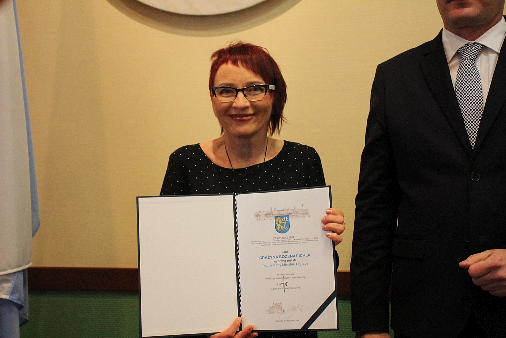 W Ratuszu prezydent i radni odebrali zaświadczenia